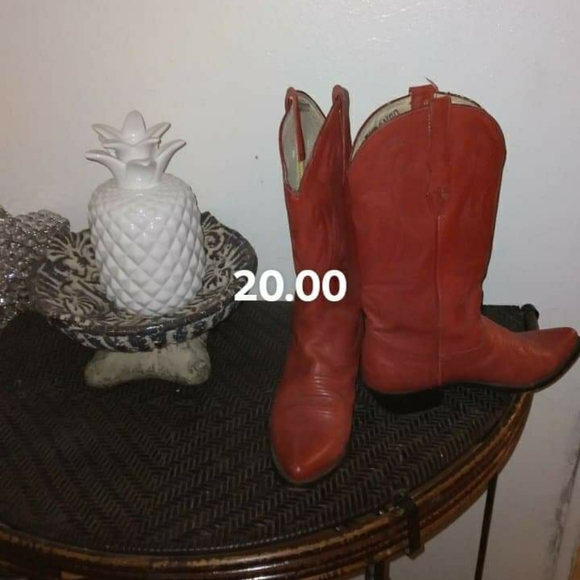 I'm selling heels and boots - Picture 6 of 7